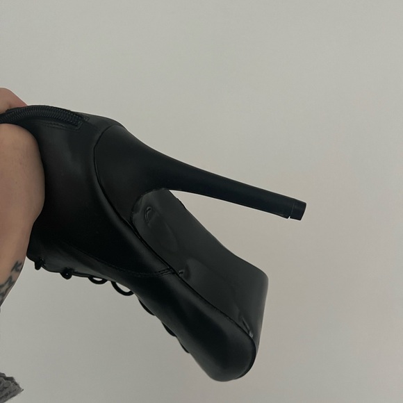 New Knee High Lace Up Boots - Picture 4 of 5